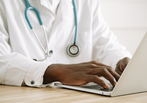 Bezpłatny kurs dla lekarzy POZ – rusza przedostatnia edycja dofinansowana z UE