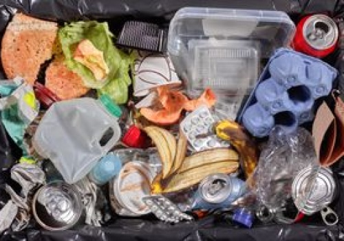 Częsty błąd w segregacji. Nie każdy wie, gdzie to wyrzucić