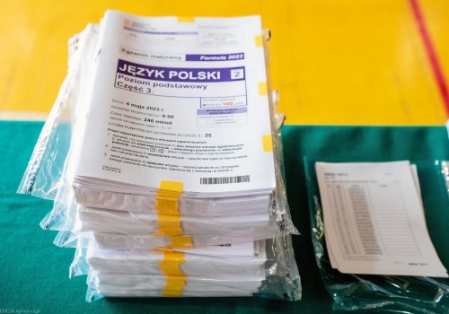 Maturalne przecieki. CKE podjęło specjalne kroki, by arkusz pozostał tajemnicą. Do 9:00. A później?