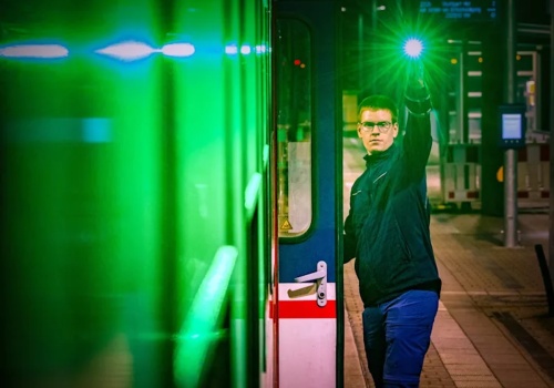 Młody Niemiec od lat mieszka w pociągach. 