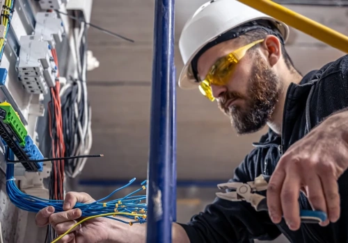 Elektryk – zawód, który wygrywa ze sztuczną inteligencją