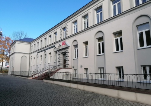 Dyrektorka liceum w Busku-Zdroju zawieszona. Trwa postępowanie dyscyplinarne