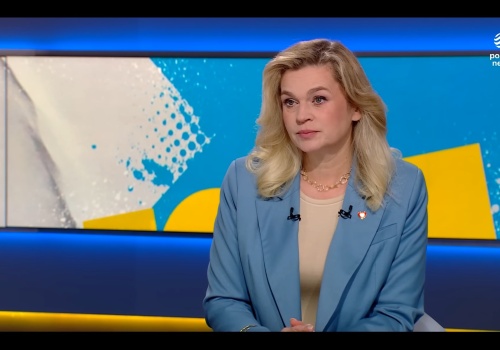 Gorsze wyniki w nauce, spadek samodzielności, głowa w smartfonie. Likwidacja zadań domowych była błędem