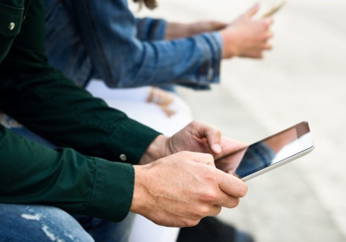 KE: aplikacja do weryfikacji wieku gotowa. Eksperci: nie do końca