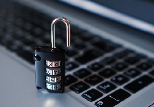 Hakerzy zdobyli dostęp do Mythos, tajnego narzędzia AI Anthropic