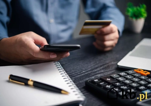 Wpłacił pieniądze na własne konto. Bank zgłosił transakcję, skarbówka się zainteresowała