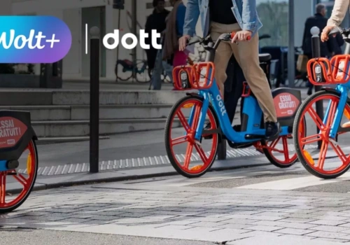 Wolt łączy siły z Dott. W ofercie m.in. darmowe przejazdy e-hulajnogami