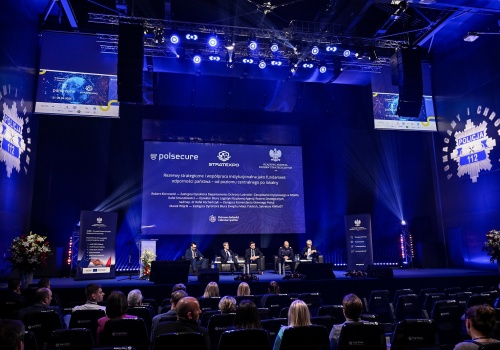 Bezpieczeństwo to nie rozkaz, lecz współpraca. Debata o odporności państwa podczas POLSECURE