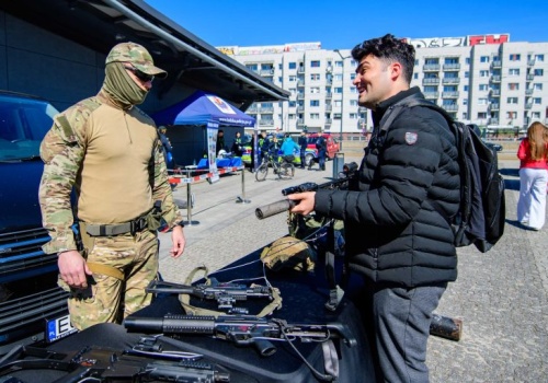 Służby mundurowe szukają nowych twarzy. Trwa Łódzki Festiwal Zawodów Mundurowych