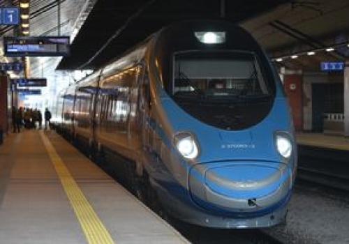 Można zarobić nawet 12,5 tys. zł. Tyle płacą na kolei