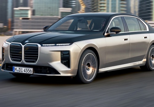 BMW serii 7 z największą modernizacją w historii. Nowe wnętrze i V8 pod maską