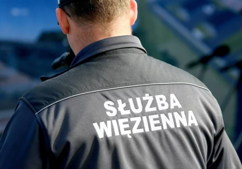Afera w Służbie Więziennej. Pijany funkcjonariusz wezwał policję