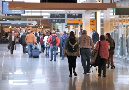 Odwołują 20 tys. lotów na wakacje. Na liście są te z i do Polski