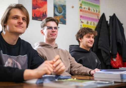 Liceum traci prestiż, uczniowie wybierają zawodówki. Ale tam też są przeciążeni z jednego powodu