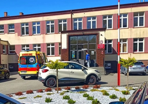 15-latek potrącił dwóch kolegów przed szkołą (ZDJĘCIA)