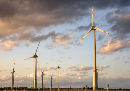 Założenia kontra rzeczywistość. Przedstawiciele energetyki wiatrowej: farmy nie powstaną na czas