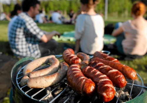 Nowy przepis Polaków na majowy weekend. Budżet? 57 proc. trzyma się jednego limitu