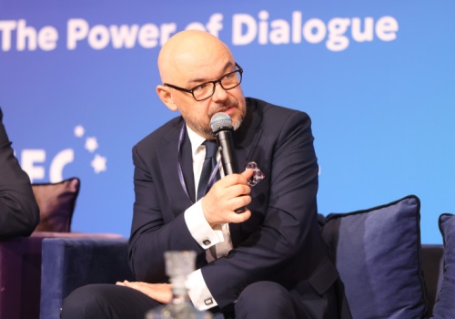 Obniżki w operacji zaćmy. Prezes NFZ o szczegółach