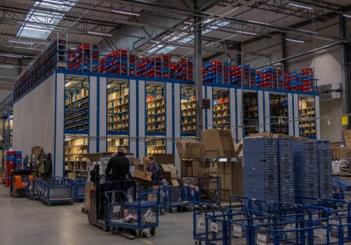 Pewność jakości OEM, szybka dostępność i tysiące części od ręki. KODE – Twój partner.