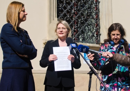 Radne chcą zakazu łączenia mandatu z pracą w administracji. Jest projekt rezolucji RMK