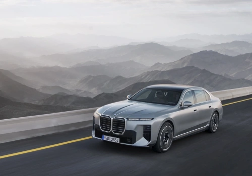 Nowe BMW serii 7 oficjalnie. Lepiej nie podchodź od tyłu