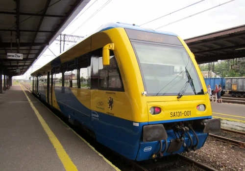 Tragedia w Marszewie. Szynobus potrącił dwie nastolatki, trwa walka o życie