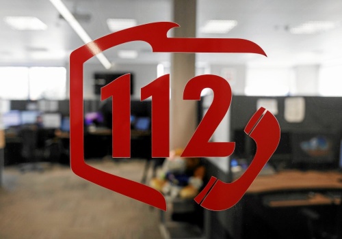 Celowo blokował numer 112 tysiącami połączeń. Po roku udało się namierzyć podejrzanego