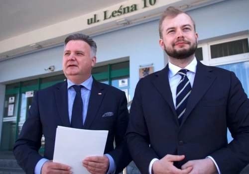 Posłowie Michał Moskal i Michał Kowalski po kontroli w szpitalu w Chojnicach