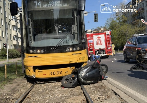 Motocyklista wjechał pod tramwaj w Alei Waszyngtona. Poważny wypadek na Pradze-Południe