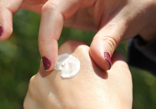 Kremy apteczne na promocji w Rossmannie. Kosztują parę złotych, a efekt jak po kosmetyczce