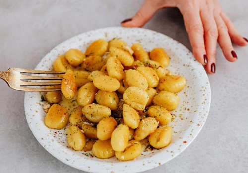 Jak wymawiać nazwy potraw? To najczęstsze błędy. Kelner aż się krzywi, gdy to słyszy