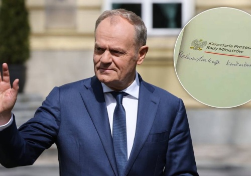 Tajemnicza notatka w rękach premiera. Przekaz w 