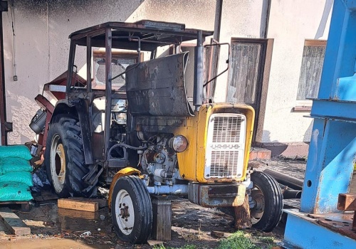 Palił się ciągnik rolniczy