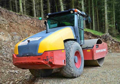 Kierowca walca stracił panowanie nad maszyną. Nie żyje 24-latka