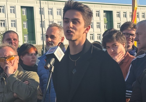 Student po debacie z Jakim gorzko o tym, co spotkało go w tłumie. 