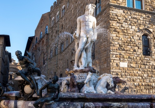 Znaczne szkody po zachowaniu turystki. Weszła na 500-letni zabytek