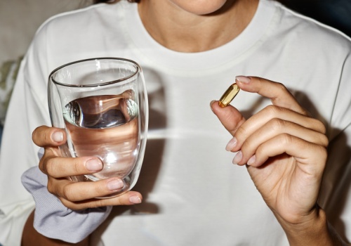 Polacy łykają na potęgę. To dlatego włosy wypadają garściami, a stawy są w rozsypce