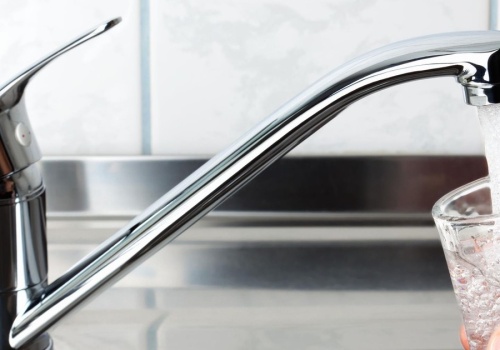 Alarm na Dolnym Śląsku. Absolutnie nie pij wody z kranu. Wodociąg skażony groźną bakterią