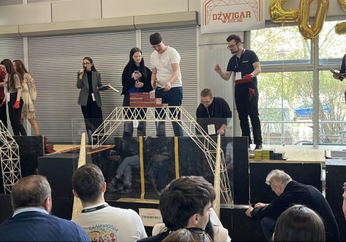 Studenci z Lublina nagrodzeni za dźwigar. Jest lekki, lecz bardzo wytrzymały