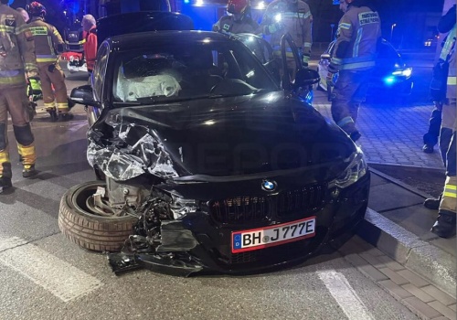 Wjechał BMW w słup i uciekł pieszo. Policja zatrzymała obywatela Ukrainy