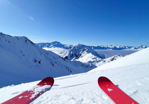 Free Ski Włochy 2026/2027 – jak zaplanować tańszy wyjazd na narty ze skipassem w cenie?