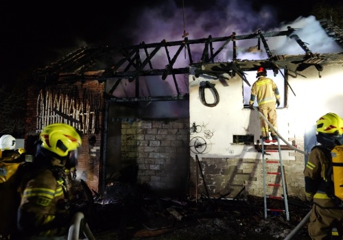 Z ostatniej chwili: Czechowice: Nocny pożar budynku gospodarczego – foto