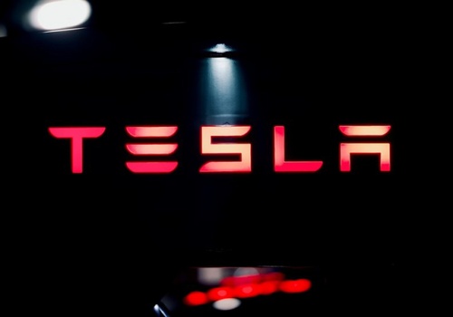 Tesla raportuje solidny kwartał, jednak przyszłość budzi wątpliwości