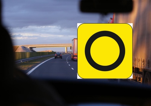Ten znak miesza w głowach kierowców. Wydaje się niewinny, a zmienia całą trasę
