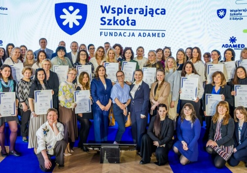 Szkoły uczą się ratować życie uczniów. Program Wspierająca Szkoła działa