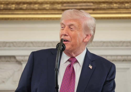 Raport o szczepionce na COVID wstrzymany. W tle decyzje administracji Trumpa