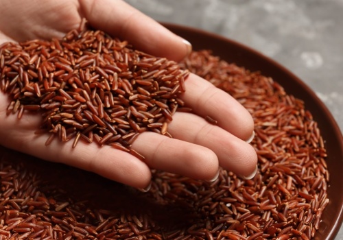 Nie łącz z lekami ani nie bierz na własną rękę. Kardiolog: Silnie działa na cholesterol