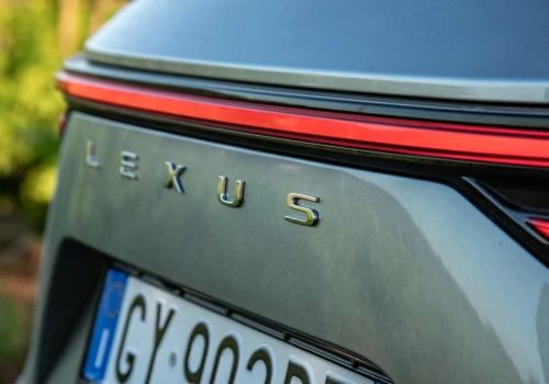 Testują nowego Lexusa NX na Nurburgringu. Zastanawiam się, po co