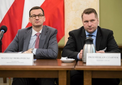 Morawiecki kontra Czarnek. Polacy mieli wybrać kandydata na premiera. Wskazali inną odpowiedź