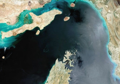 Zatrzymane i ostrzelane okręty w cieśnienie Ormuz